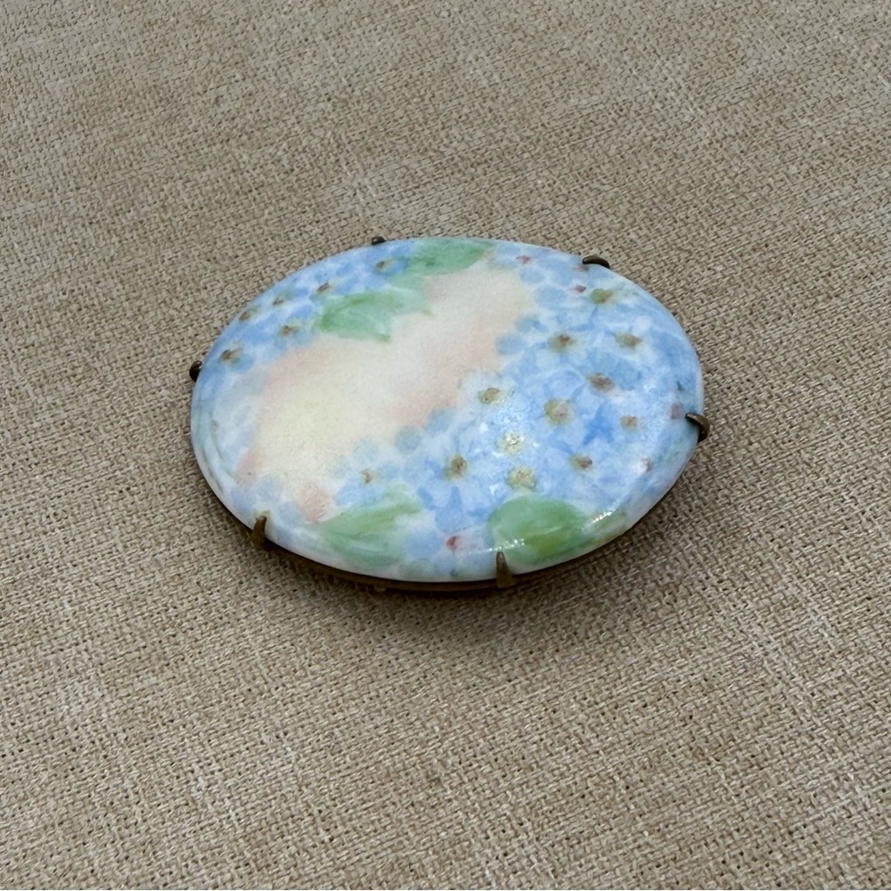 Antique Porcelain Hand Painted Flower Floral brooch - Picture 3 of 6